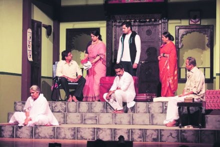 महेश एलकुंचवार यांच्या लेखणीचा सलग नाटय़ानुभव महेश एलकुंचवार यांच्या लेखणीचा सलग नाटय़ानुभव