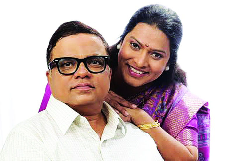या नाटकात पहिल्यांदा लीना भागवत आणि मंगेश कदम हीच जोडी काम करणार होती. या नाटकात पहिल्यांदा लीना भागवत आणि मंगेश कदम हीच जोडी काम करणार होती.