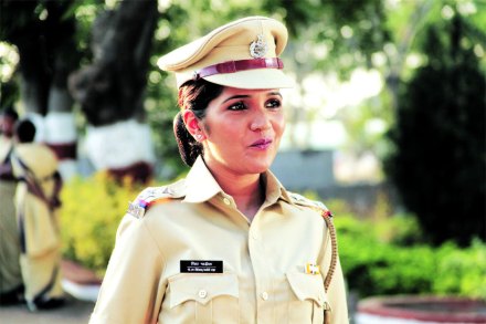 चित्ररंग : अस्पष्ट जाणिवांचा ‘गणवेश’ चित्ररंग : अस्पष्ट जाणिवांचा ‘गणवेश’