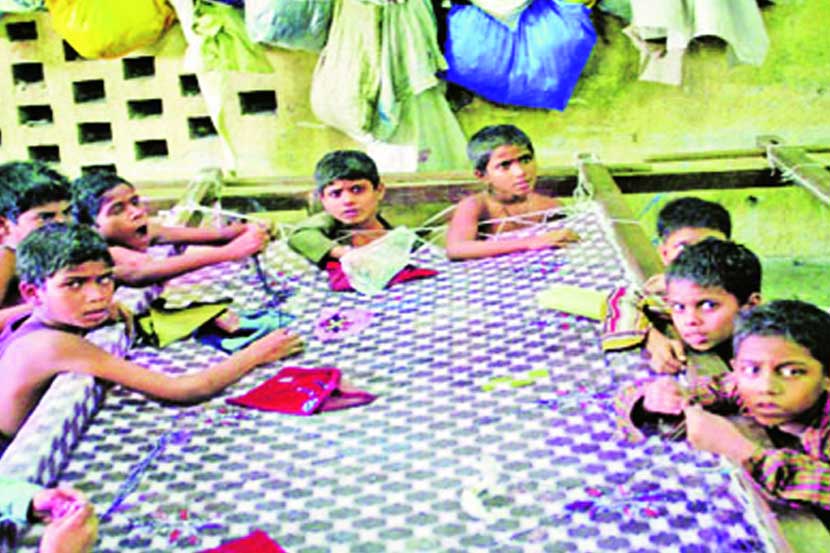 मालेगावमध्ये विशेष वर्गात १२५४ बालमजुरांचे शिक्षण मालेगावमध्ये विशेष वर्गात १२५४ बालमजुरांचे शिक्षण