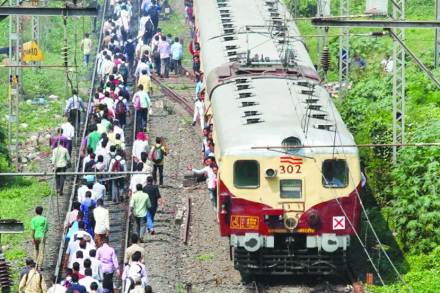 रेल्वेच्या ‘हमसफर’ सप्ताहातच प्रवासी सर्वाधिक हतबल!