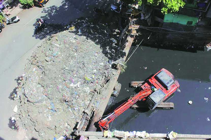 वेध विषयाचा : पावसाळ्यातील संभाव्य अडथळ्यांची झाडाझडती वेध विषयाचा : पावसाळ्यातील संभाव्य अडथळ्यांची झाडाझडती