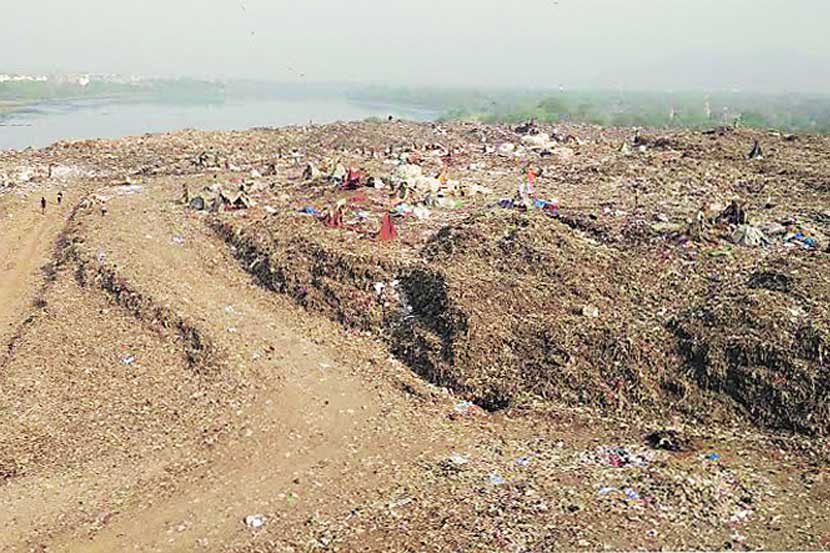 आगी लावल्या जात असताना पालिका गप्प का?