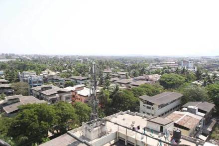 एमआयडीसीला अतिक्रमणांची ‘झालर’ एमआयडीसीला अतिक्रमणांची ‘झालर’