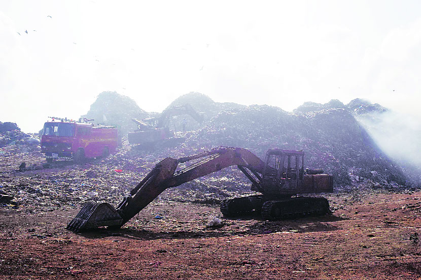 कचऱ्याच्या आगीवर मातीचा उतारा!