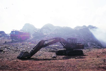 कचऱ्याच्या आगीवर मातीचा उतारा!