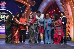 ‘झी टॉकीज कॉमेडी अॅवॉर्डस’मध्ये ‘मर्डर मेस्त्री’ व ‘श्री बाई समर्थ’ने मारली बाजी