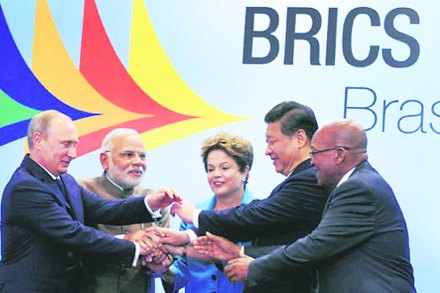 पाचांची ‘झाकली’ मूठ!