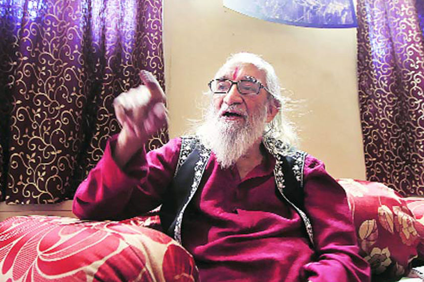पुरंदरे यांच्या हस्ते संगीत रंगभूमीवरील गायिका-अभिनेत्री अस्मिता चिंचाळकर यांना बालगंधर्व गुणग्राहक पुरस्कार प्रदान करण्यात आला. नाना कुलकर्णी आणि सुरेश साखवळकर या वेळी उपस्थित होते.