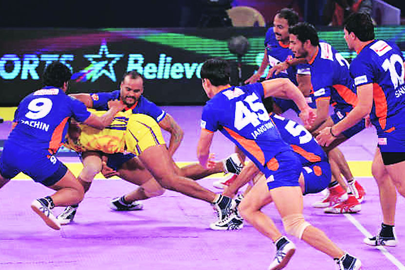 प्रो कबड्डीच्या चौथ्या हंगामातील सामन्यादरम्यानचे एक दृश्य. प्रो कबड्डीच्या चौथ्या हंगामातील सामन्यादरम्यानचे एक दृश्य.