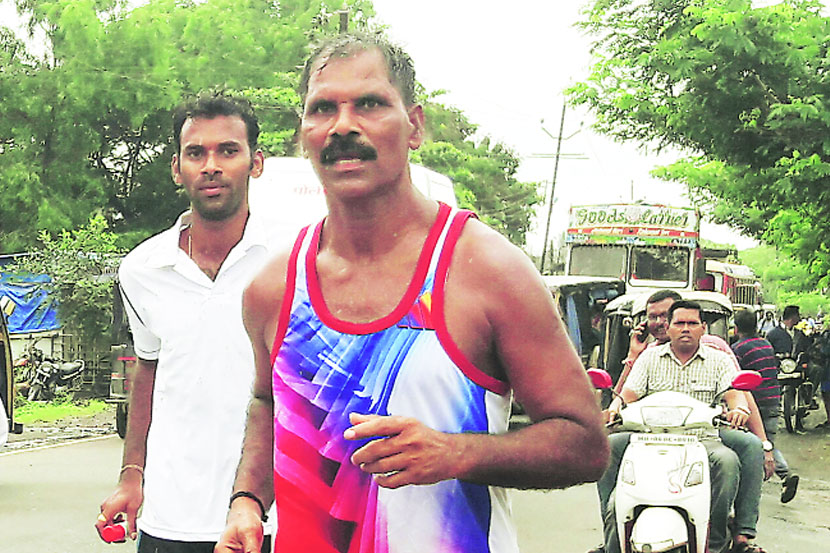 ५८ व्या वर्षी ५८ किमी धावणारा अवलिया पोलीस