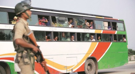 Jammu: काश्मिरमध्ये भाविकांच्या गाडीला अपघात, अपघातात चालकाचा मृत्यू तर 20 जण जखमी Jammu: काश्मिरमध्ये भाविकांच्या गाडीला अपघात, अपघातात चालकाचा मृत्यू तर 20 जण जखमी