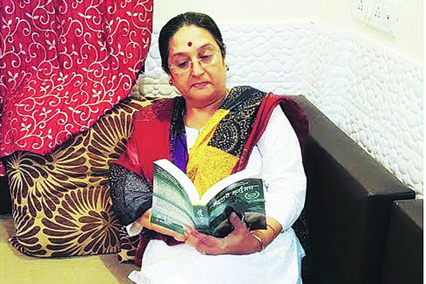 नामवंतांचे बुकशेल्फ : वाचनातून व्यक्तिमत्त्व विकास नामवंतांचे बुकशेल्फ : वाचनातून व्यक्तिमत्त्व विकास