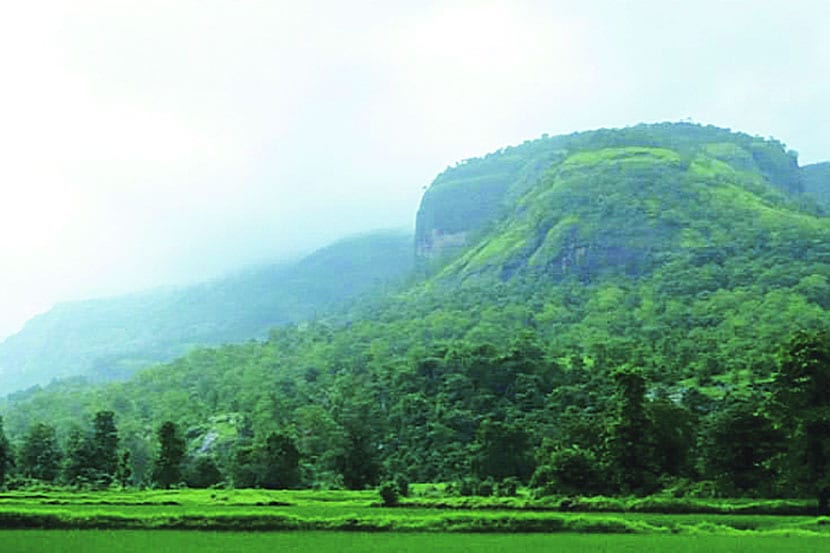 वर्षां भटकंती : खडसांबळे लेणी वर्षां भटकंती : खडसांबळे लेणी