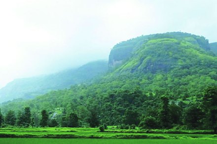वर्षां भटकंती : खडसांबळे लेणी वर्षां भटकंती : खडसांबळे लेणी