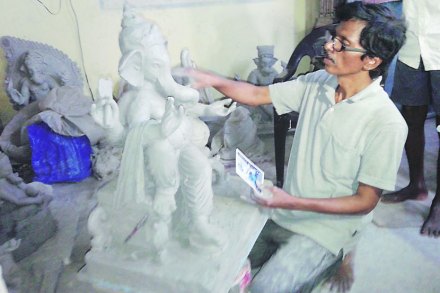 पर्यावरण रक्षणाला समाजमाध्यमस्नेही तरुणांचा हातभार