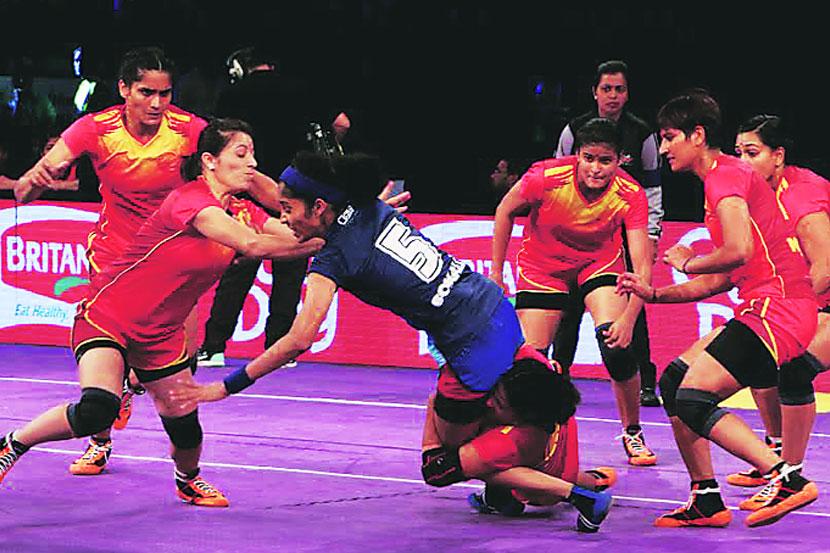 पुरुषांच्या मैदानावर महिला चढाईपटूंच्या कौशल्यावर मर्यादा पुरुषांच्या मैदानावर महिला चढाईपटूंच्या कौशल्यावर मर्यादा