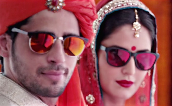 VIDEO: ‘काला चष्मा’चे गुजराती व्हर्जन व्हायरल VIDEO: ‘काला चष्मा’चे गुजराती व्हर्जन व्हायरल