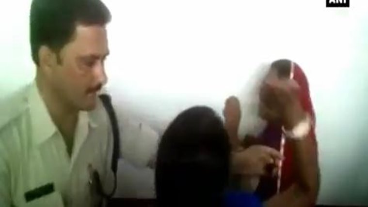 Muslim women beaten up in Madhya Pradesh , beef rumours , Loksatta, loksatta news, marathi, Marathi news Muslim women beaten up in Madhya Pradesh , beef rumours , Loksatta, loksatta news, marathi, Marathi news