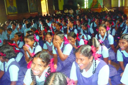 शाळा-महाविद्यालय तिथे पोलीस