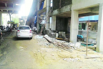 ‘मोनो’च्या कामामुळे विठ्ठलभक्तांची गैरसोयवडाळय़ातील विठ्ठल मंदिर परिसरात खड्डे, दगडमातीचे ढिगारे