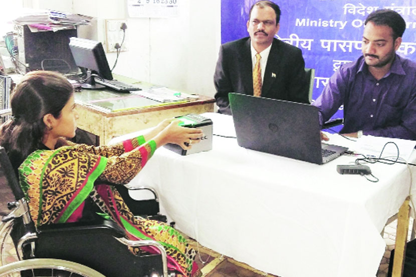  पारपत्रासाठी परराष्ट्र मंत्रालयाच्या क्षेत्रीय कार्यालयाने दोन दिवस नगरमध्ये शिबिर आयोजित केले होते. सुमारे २५० जणांनी अर्ज स्वीकारणे, बोटांचे ठसे घेणे, फोटो काढणे, कागदपत्रांची छाननी यासाठीची प्रक्रिया राबवण्यात आली.