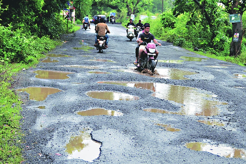 खराब रस्त्यांवरून कोल्हापूर पालिकेत गोंधळ