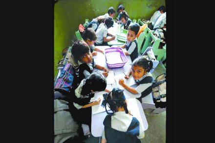 महापालिका शाळा इमारतींना गळती