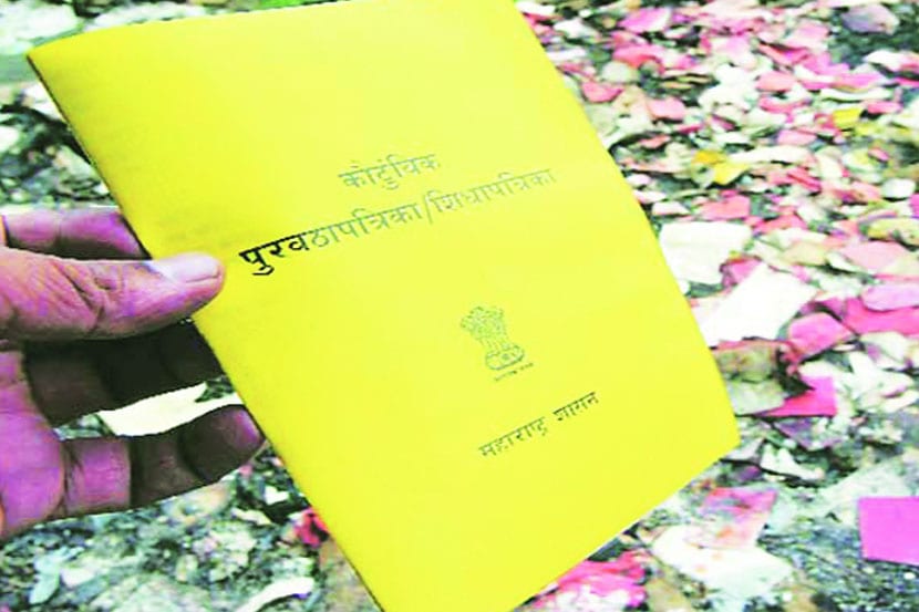 लोकप्रतिनिधीही दारिद्रय़रेषेखाली!