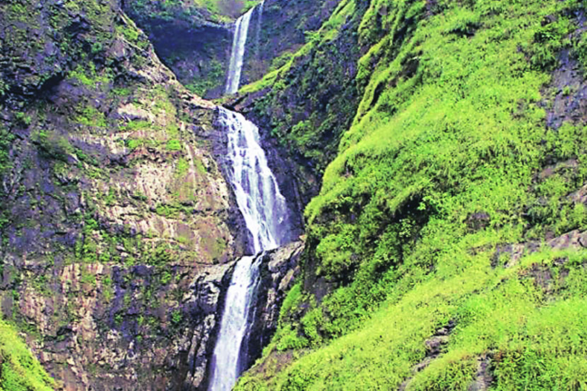 सहज सफर : कातळखोऱ्यातील ‘दुधाळ’ नजराणा!
