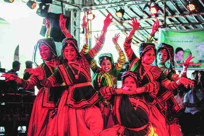 जल्लोष : …येथे सृजन फुलते