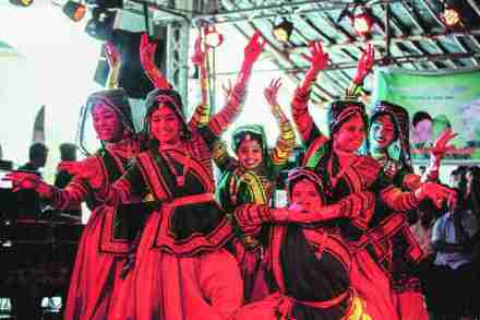 जल्लोष : …येथे सृजन फुलते