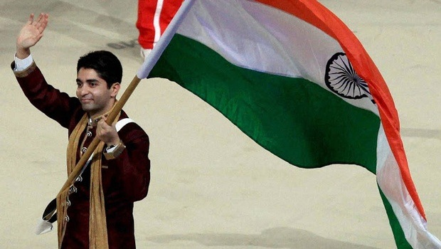 Rio olympic 2016 : रिओ ऑलिम्पिकमध्ये दाखल झालेल्या भारतीय खेळाडूंच्या पथकाचे नेतृत्त्व नेमबाज अभिनव बिंद्रा करणार आहे.