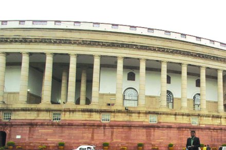 केंद्र सरकार आणि विरोधी पक्षांमध्ये आता फेब्रुवारी महिन्यात सादर होणाऱ्या अर्थसंकल्पावरून तणाव निर्माण होण्याची शक्यता व्यक्त होत आहे.