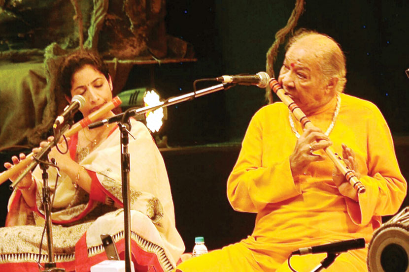 सूर, ताल व नृत्याविष्काराची रसिकांना मेजवानी सूर, ताल व नृत्याविष्काराची रसिकांना मेजवानी