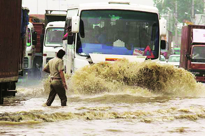हे चित्र कुठले? मुंबई? दिल्ली? कोलकाता? चेन्नई? नाशिक? औरंगाबाद? की अवघ्या पाच दिवसांपूर्वी - २९ जुलै रोजी ‘एक्स्प्रेस’चे छायाचित्रकार मनोज कुमार यांनी टिपलेला गुरगांवचा ‘हीरो होंडा चौक’?  हे चित्र कुठले? मुंबई? दिल्ली? कोलकाता? चेन्नई? नाशिक? औरंगाबाद? की अवघ्या पाच दिवसांपूर्वी - २९ जुलै रोजी ‘एक्स्प्रेस’चे छायाचित्रकार मनोज कुमार यांनी टिपलेला गुरगांवचा ‘हीरो होंडा चौक’?