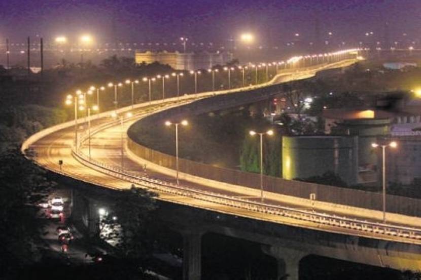 मुक्तमार्गावरील दुचाकीस्वारांचे पोलिसांकडून समुपदेशन