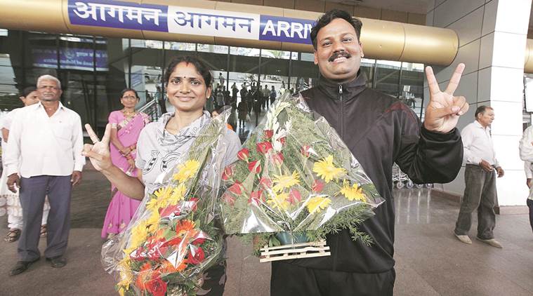एव्हरेस्ट मोहीमेसाठी राठोड दाम्पत्याचे पुण्यात जंगी स्वागत करण्यात आले होते. 