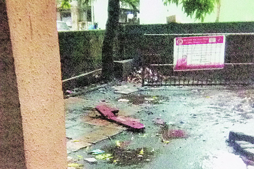 मरोळ प्रसूतीगृहाची वाट गर्भवतींसाठी बिकट मरोळ प्रसूतीगृहाची वाट गर्भवतींसाठी बिकट