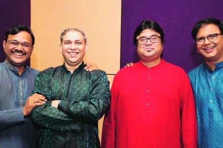 ‘हे गजवदन’ गाण्यासाठी एकत्र आलेले संजीव अभ्यंकर, आनंद भाटे, शौनक अभिषेकी, डॉ. सलील कुलकर्णी