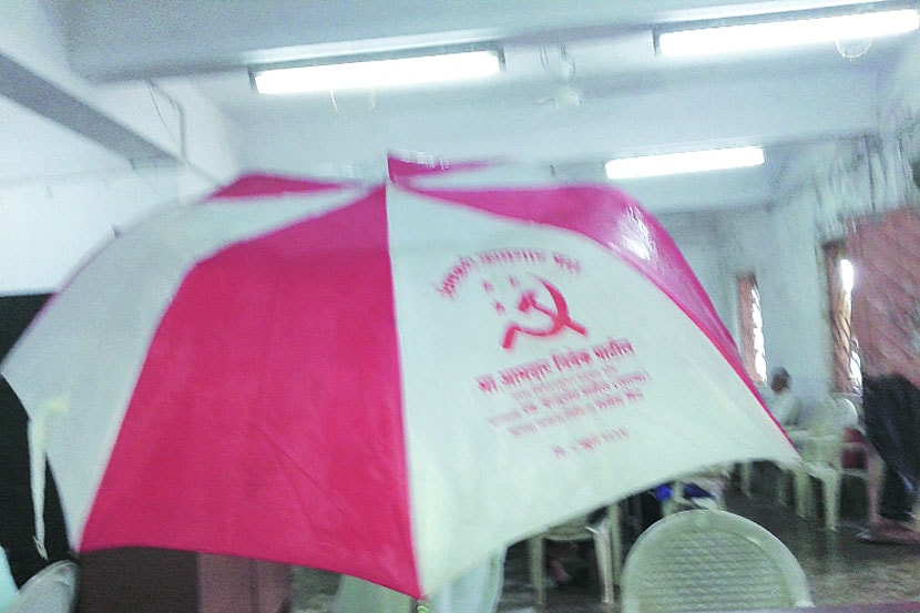 मतांच्या ‘पावसा’साठी राजकीय पक्षांच्या छत्र्या