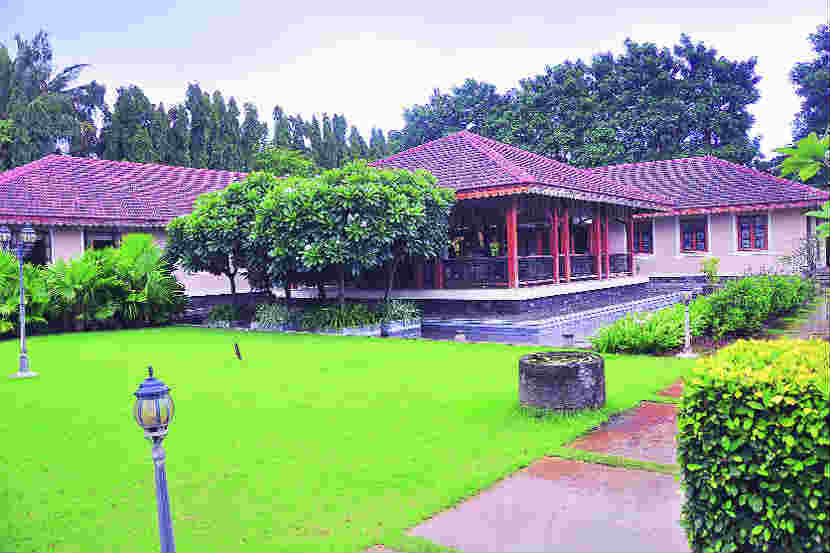 भुजबळ फार्म परिसरातील वास्तू.