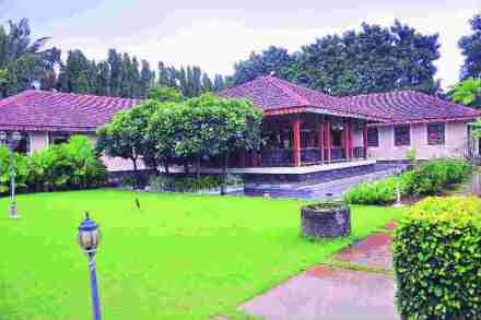 भुजबळ फार्म परिसरातील वास्तू.