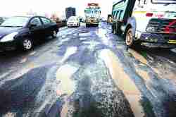 म्हणे, ठाण्यात अवघे १४० खड्डे!