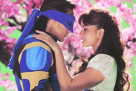 चित्ररंग : विनोदी ढंगातील देशी सुपरहिरो