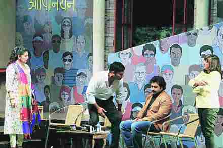 नाटय़रंग : ‘बंध-मुक्त’ उत्कंठावर्धक मीडिया ट्रायल नाटय़रंग : ‘बंध-मुक्त’ उत्कंठावर्धक मीडिया ट्रायल