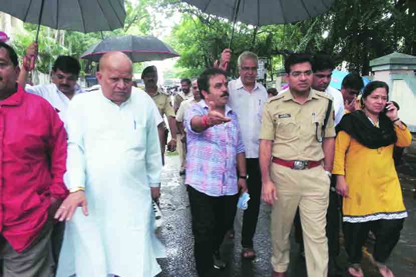 कर्वेनगर भागातील वाहतूक समस्यांची पाहणी वाहतूक शाखेचे पोलीस उपायुक्त डॉ. प्रवीण मुंढे यांनी केली. 