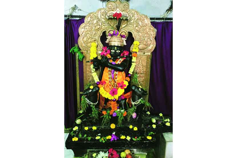 आडवाटेवरची वारसास्थळे : गिरवीचा गोपालकृष्ण आडवाटेवरची वारसास्थळे : गिरवीचा गोपालकृष्ण