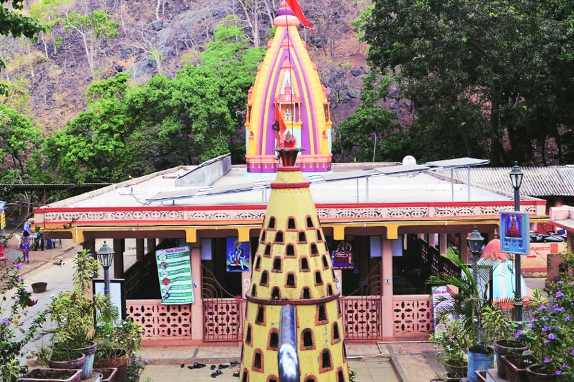 सहज सफर : घनदाट वनराईतील रम्य शिवालय