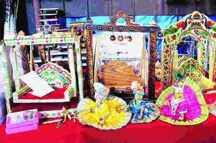 ठाण्याच्या बाजारपेठा जन्माष्टमीनिमित्त सजल्या ठाण्याच्या बाजारपेठा जन्माष्टमीनिमित्त सजल्या